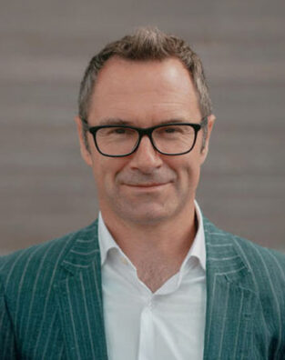 Photo of Darren Dixon